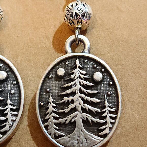 Gorgeous Highly-Detailed Pine Trees & Stars Silver Earrings - Picture 7 of 8